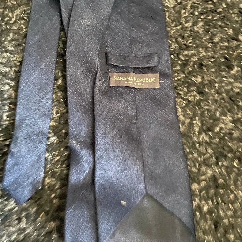 Banana Republic blue gray silk tie